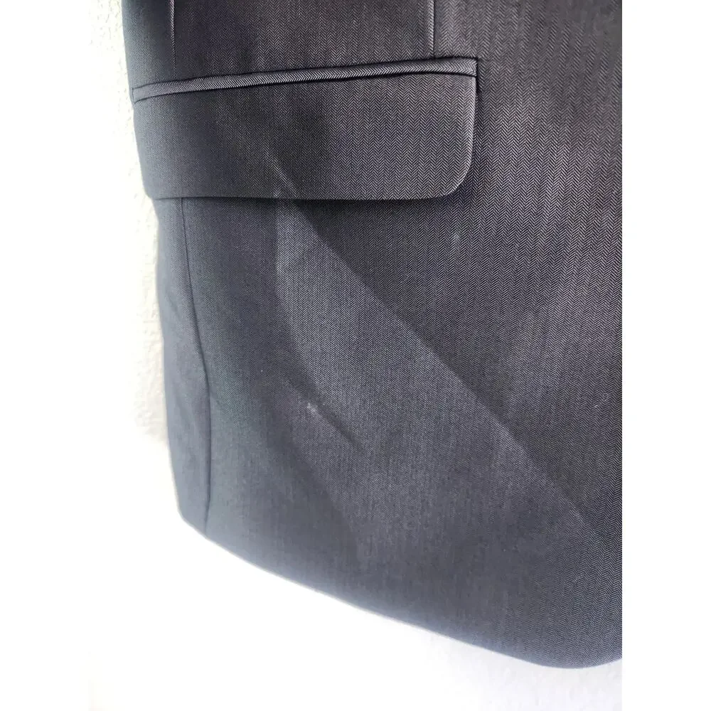 Calvin Klein Men's 3 Piece Suit in Gray Striped Size 42R Vest Jacket Pants 38x31